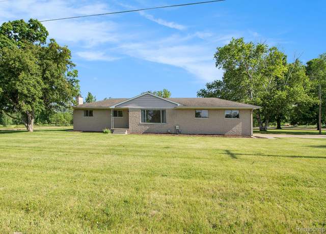 Property at 12105 Hegel Rd, Goodrich, MI 48438, 3 beds, 1 bath