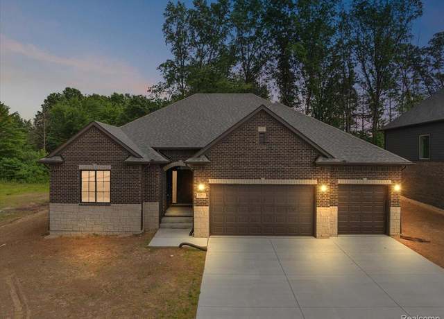 Property at 50798 Mistwood Dr, Macomb, MI 48042, 3 beds, 2.5 baths
