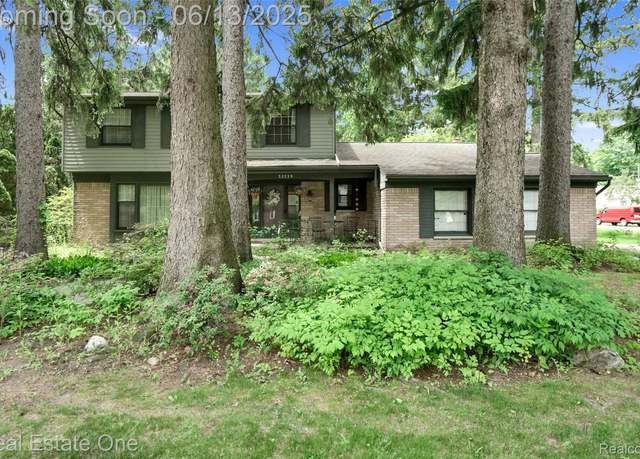 Property at 23229 Gilbar St, Novi, MI 48375, 4 beds, 2.5 baths