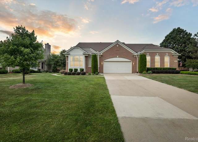 Property at 1921 Dunham Dr, Rochester, MI 48306, 2 beds, 2 baths