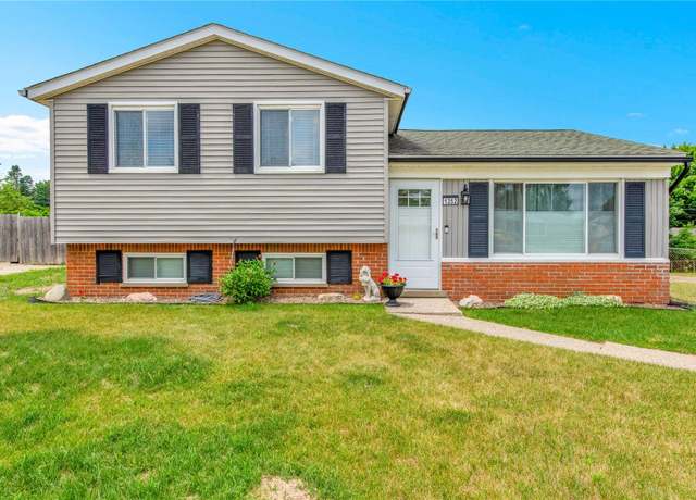 Property at 1352 Athlone St, Oxford, MI 48371, 3 beds, 1 bath