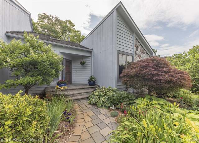 Property at 10875 Charring Cross Cir, Whitmore Lake, MI 48189, 4 beds, 3 baths