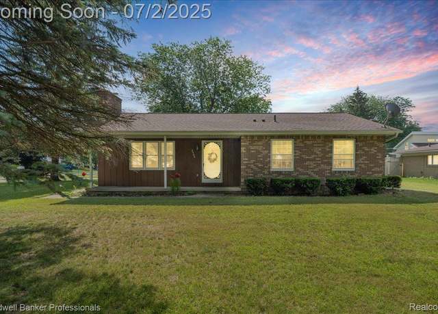 Property at 2466 Kathleen Dr, Monroe, MI 48162, 3 beds, 2 baths