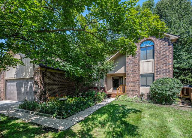 Property at 7446 Pepper Creek Crk, West Bloomfield, MI 48322, 2 beds, 2.5 baths