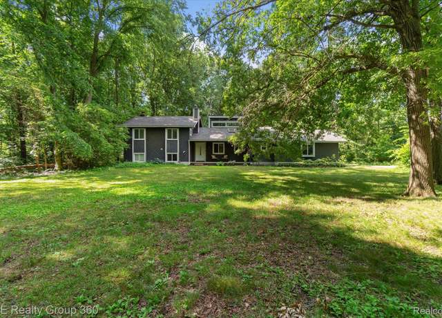 Property at 5022 Golf Club Rd, Howell, MI 48843, 3 beds, 3.5 baths