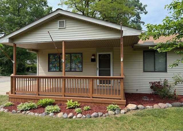 Property at 5496 Elizabeth Lake Rd, Waterford, MI 48327, 3 beds, 1 bath