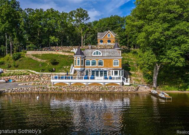 Property at 14625 A Edgewater Dr, Gregory, MI 48137, 3 beds, 3 baths