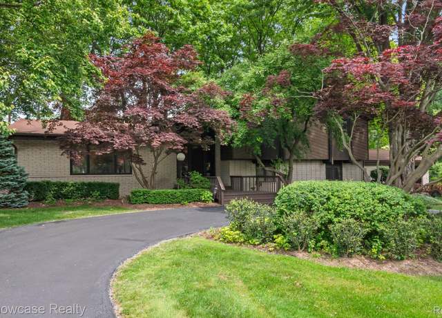 Property at 1804 W Bend Dr, Bloomfield Hills, MI 48302, 4 beds, 3 baths