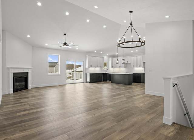 Property at 6877 Wayfarer Ln, Traverse City, MI 49685, 5 beds, 3.5 baths