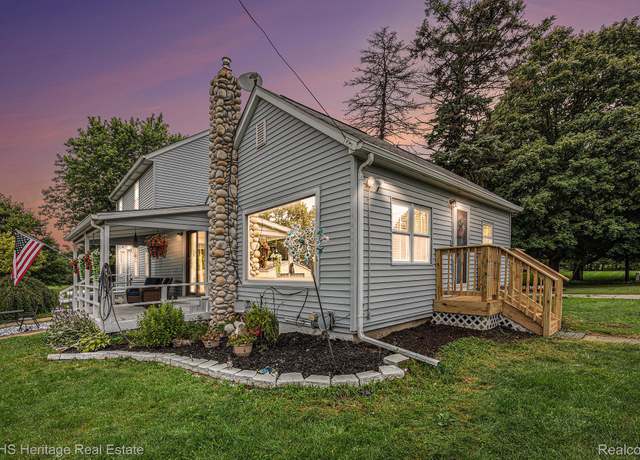 Property at 2154 W Maple Ave, Flint, MI 48507, 4 beds, 2 baths