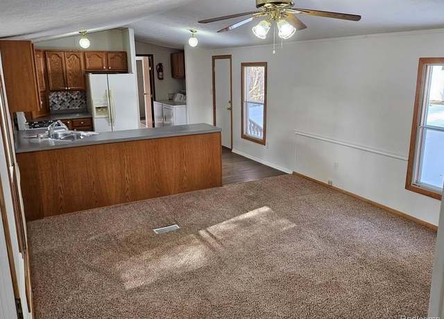 Property at 2054 Woodside Dr, Caro, MI 48723, 3 beds, 2 baths