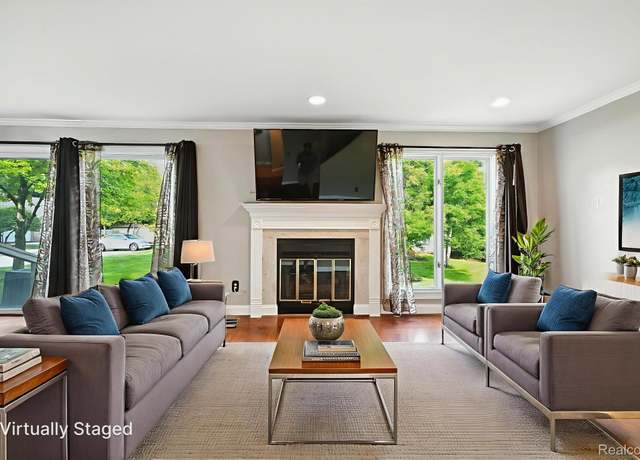 Property at 4291 Foxpointe Dr, West Bloomfield Charter Township, MI 48323, 3 beds, 3.5 baths