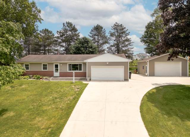 Property at 8025 W Q Ave, Kalamazoo, MI 49009, 4 beds, 2 baths
