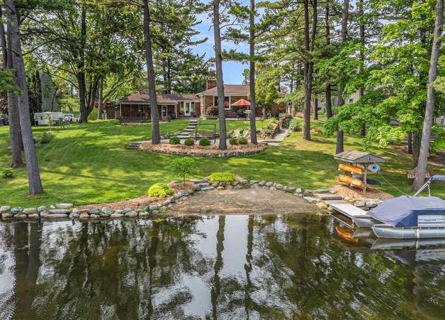 Property at 1030 Abseguami Trl, Lake Orion, MI 48362, 3 beds, 2 baths