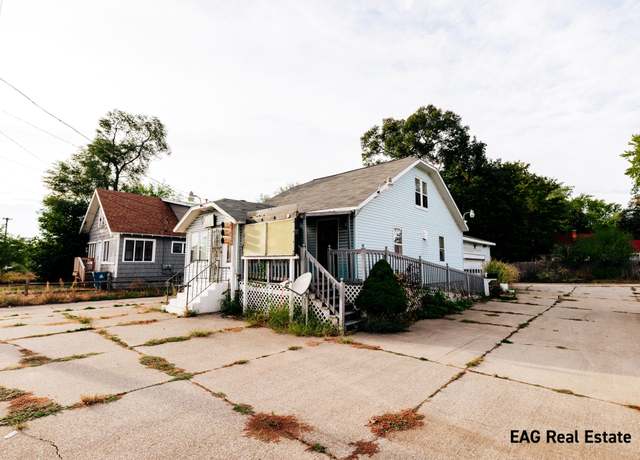 Property at 2360 E Apple Ave, Muskegon, MI 49442, 4 beds, 2 baths