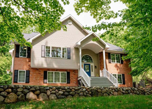 Property at 9639 E Walkabout Ln, Traverse City, MI 49684, 4 beds, 3 baths