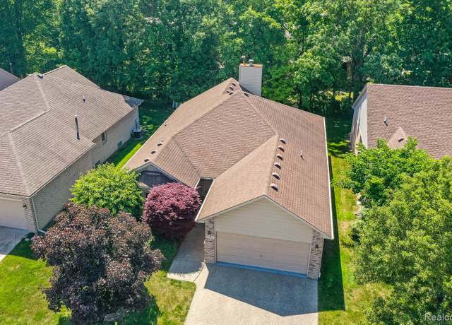 Property at 43221 Pointe Dr #57, Clinton Township, MI 48038, 3 beds, 3 baths