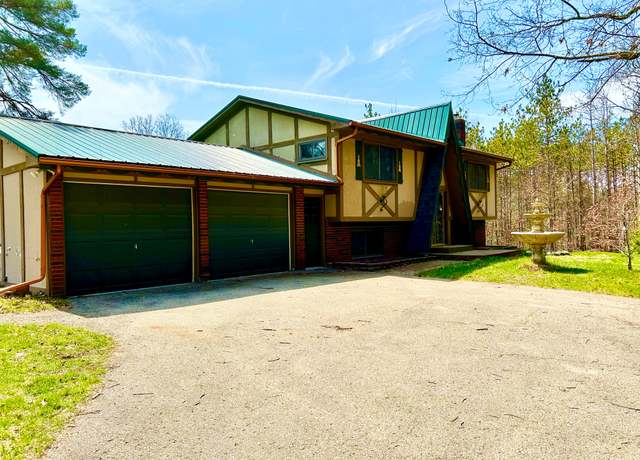 Property at 400 Wolfe Rd, Ortonville, MI 48462, 3 beds, 2 baths