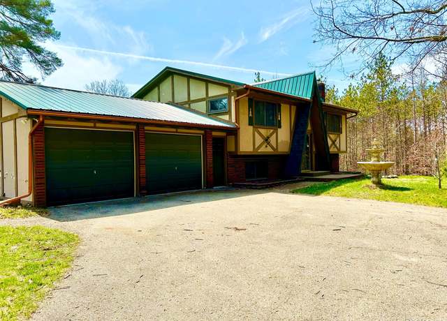 Property at 400 Wolfe Rd, Ortonville, MI 48462, 3 beds, 2 baths