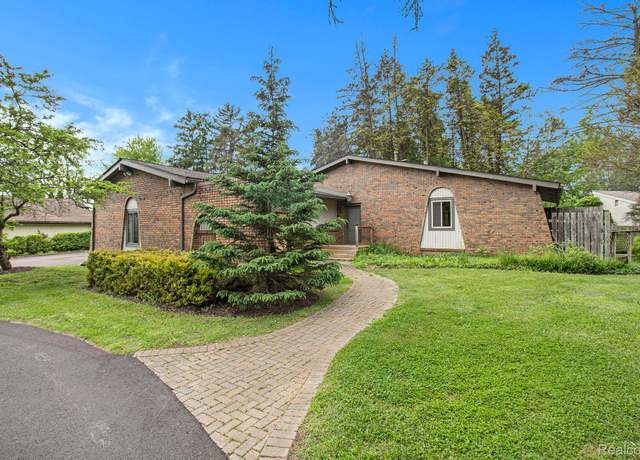 Property at 7831 Caberfae Trl, Clarkston, MI 48348, 3 beds, 2 baths