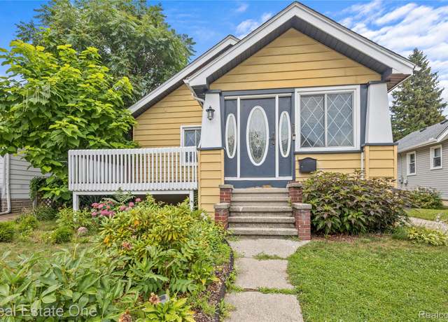 Property at 212 La Plaza Ct, Royal Oak, MI 48073, 3 beds, 2 baths