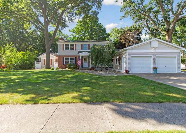 Property at 908 Woodlawn St, Ludington, MI 49431, 4 beds, 5 baths