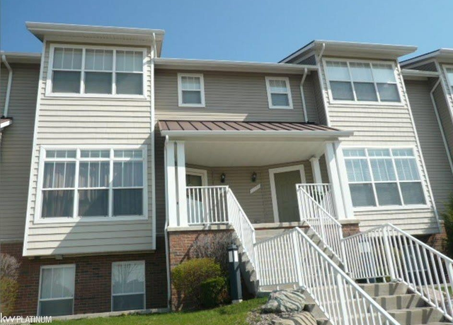 Property at 11702 Weingartz St E, Utica, MI 48315, 3 beds, 3.5 baths