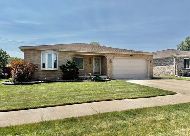 Property at 7411 N Farmington Rd, Westland, MI 48185, 3 beds, 3 baths