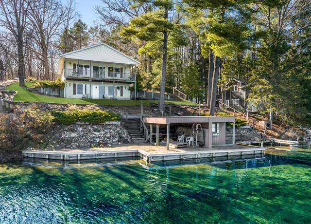 Property at 1877 Pinehurst Trl, Traverse City, MI 49696, 2 beds, 2 baths