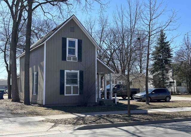 Property at 812 E Eighth St, Traverse City, MI 49686, 4 beds, 1.5 baths