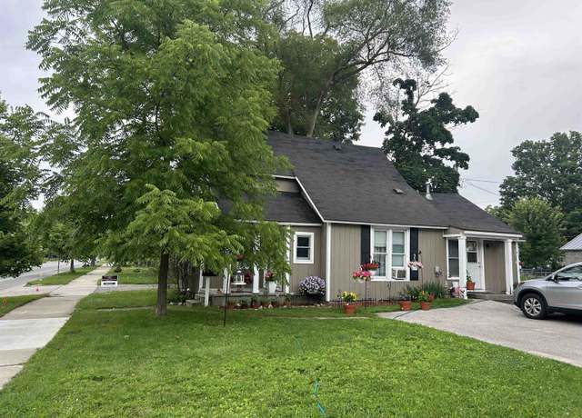 Property at 812 E Eighth St, Traverse City, MI 49686, 4 beds, 1.5 baths