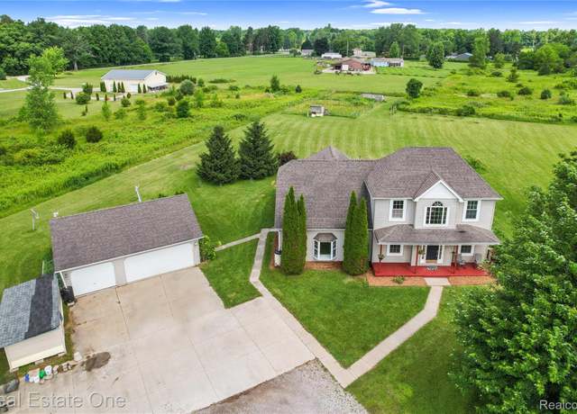 Property at 11405 Berkshire Dr, Clio, MI 48420, 3 beds, 2.5 baths