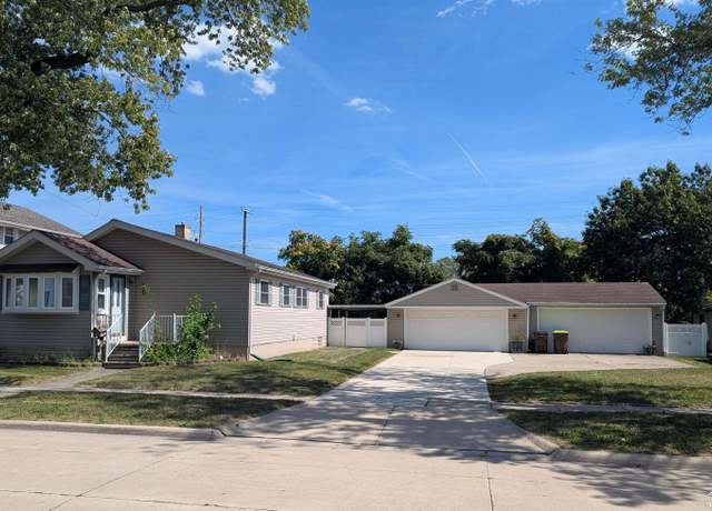 Property at 520 Michigan Ave, Monroe, MI 48162, 3 beds, 1 bath
