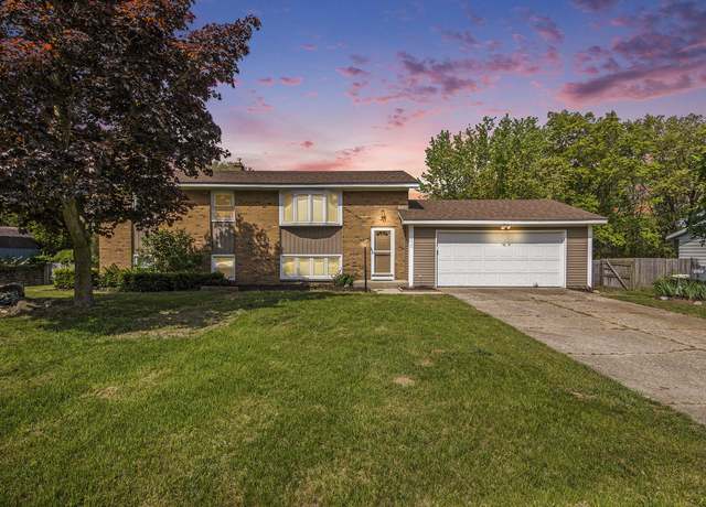 Property at 3749 Summit View Dr NE, Grand Rapids, MI 49525, 4 beds, 2 baths
