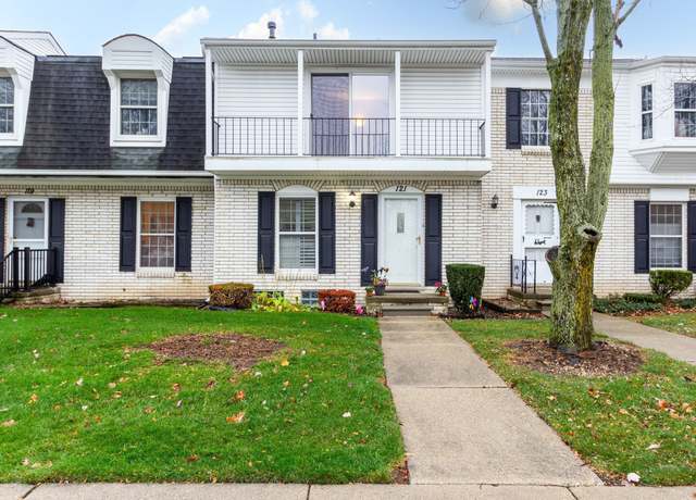 Property at 121 Stratford Ln #92, Rochester Hills, MI 48309, 2 beds, 2.5 baths