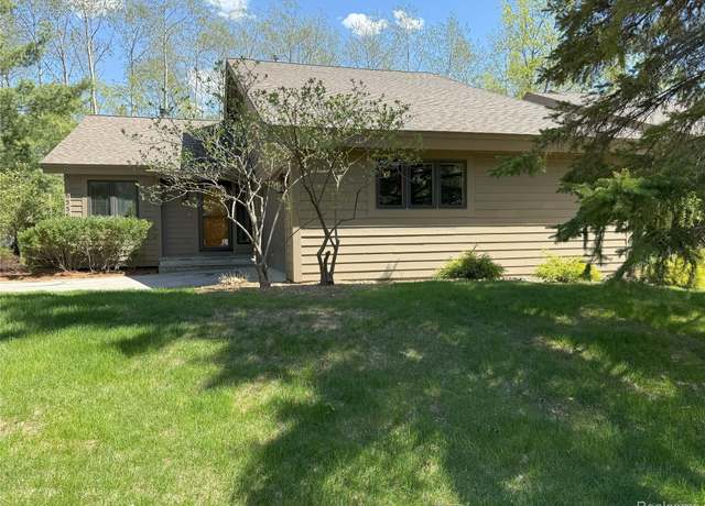 Property at 6556 Mission Rdg, Traverse City, MI 49686, 3 beds, 2.5 baths