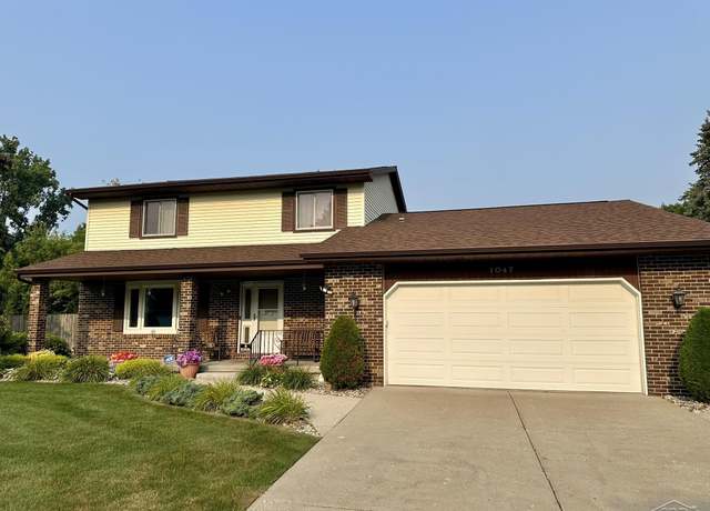 Property at 1047 N Frost Dr, Saginaw Charter Township, MI 48638, 3 beds, 3 baths