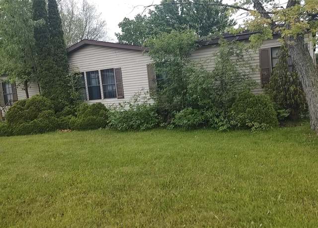 Property at 1300 Pennington Dr, Lapeer, MI 48664, 3 beds, 2 baths