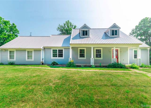 Property at 6400 E Highland Rd, Howell, MI 48843, 3 beds, 2.5 baths