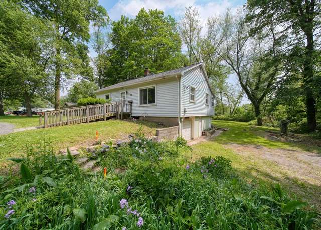 Property at 311 Rosehill Rd, Jackson, MI 49202, 2 beds, 1 bath