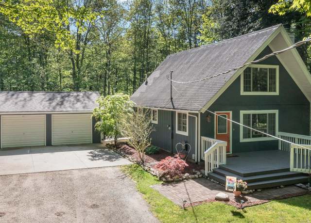 Property at 4550 Blue Cedar Dr, Mt Pleasant, MI 48858, 3 beds, 1.5 baths