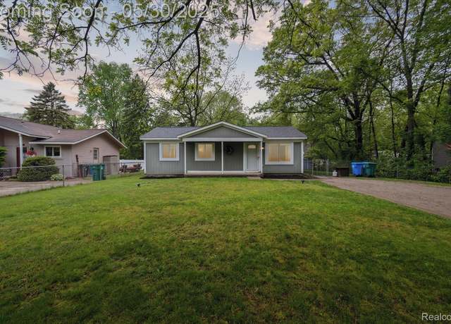 Property at 2600 Edgemere St, Commerce Twp, MI 48382, 3 beds, 1 bath