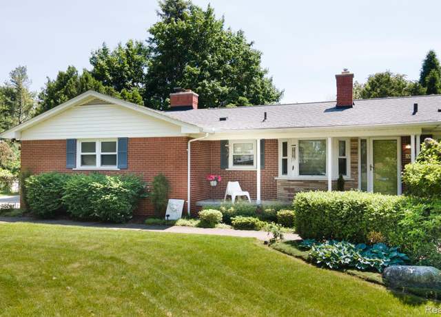Property at 17417 Wiltshire Blvd, Lathrup Village, MI 48076, 3 beds, 2.5 baths