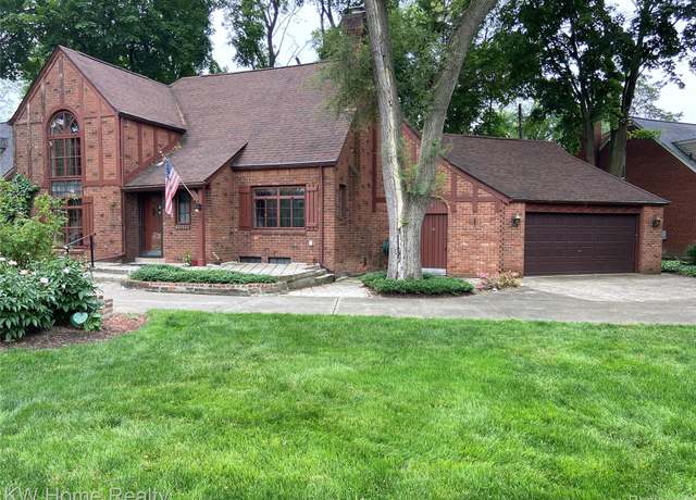 Property at 27943 Sunset Blvd W, Lathrup Village, MI 48076, 3 beds, 1.5 baths