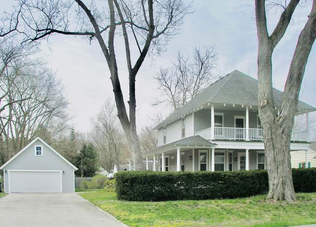 Property at 1718 Summit St, Holland, MI 49423, 3 beds, 1.5 baths