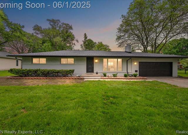 Property at 28400 Kendallwood Dr, Farmington Hills, MI 48334, 3 beds, 2 baths