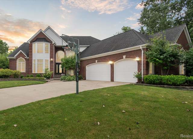 Property at 2632 Hawthorne Dr S, Shelby Twp, MI 48316, 5 beds, 4.5 baths