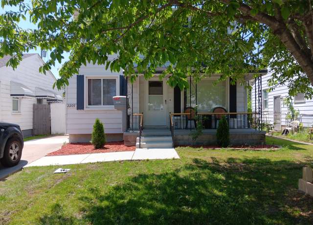 Property at 2209 Progress Ave, Lincoln Park, MI 48146, 6 beds, 1.5 baths