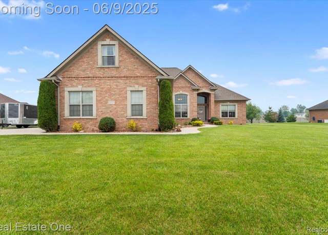 Property at 28799 Liparoto Blvd, Flat Rock, MI 48134, 5 beds, 3.5 baths