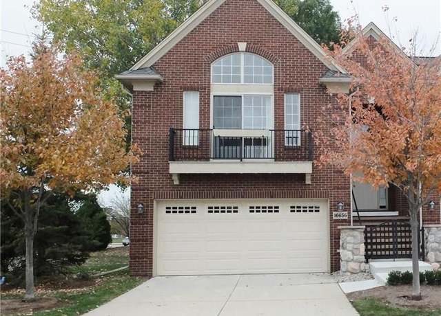 Property at 16656 Kensington Dr, Macomb, MI 48044, 2 beds, 2.5 baths